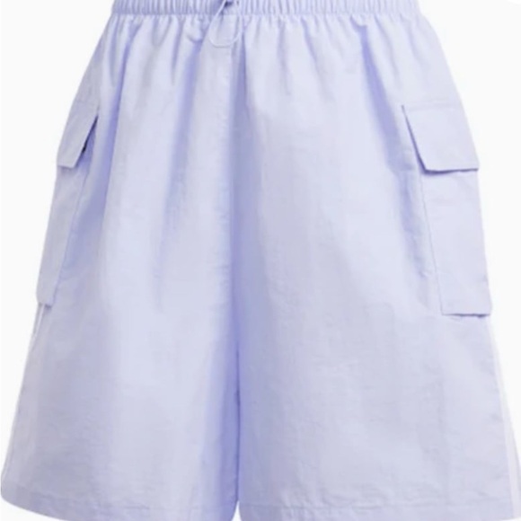 Adidas Originals Cargo Shorts Adicolor Sz L
Women NWT - Picture 2 of 10